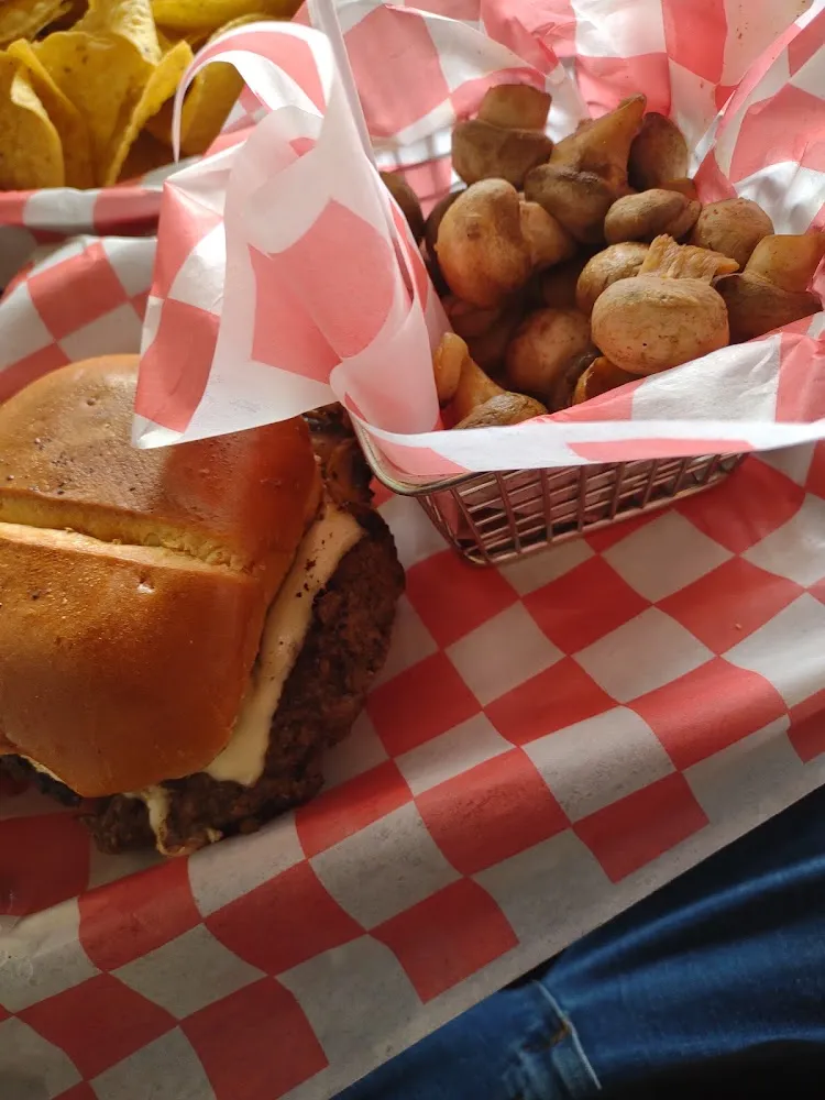 Mushroom Swiss Burger w Spicy Mushrooms